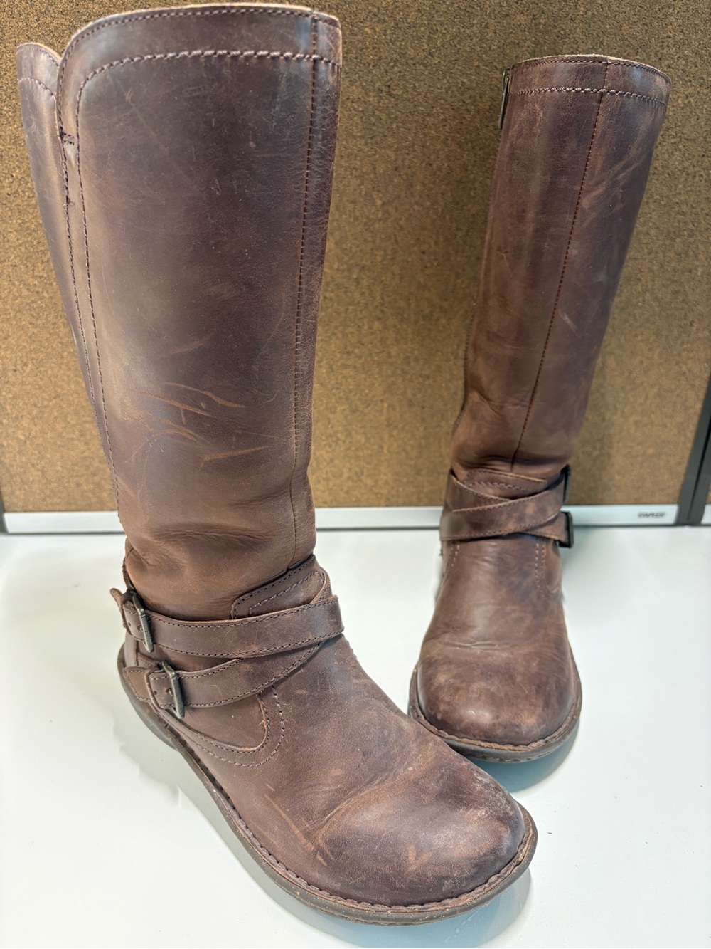 UGGS Brown Leather Cream Shearling 🐑  Lined boots